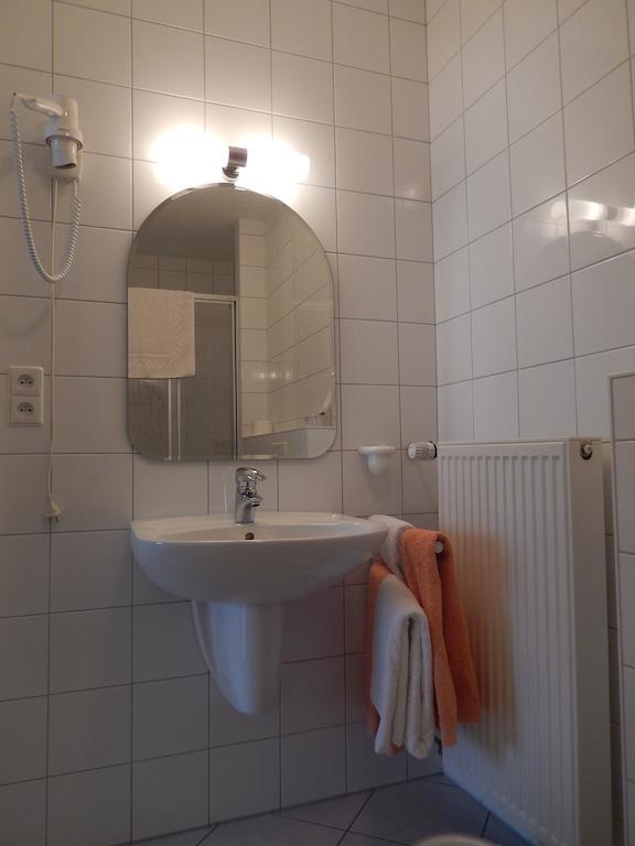 Hotel Zum Burghof Schoenberg Zimmer foto