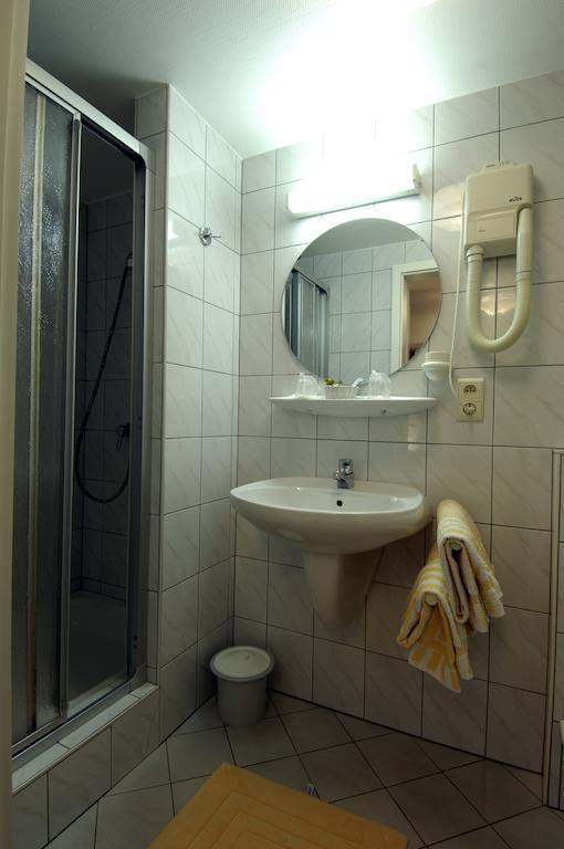 Hotel Zum Burghof Schoenberg Zimmer foto